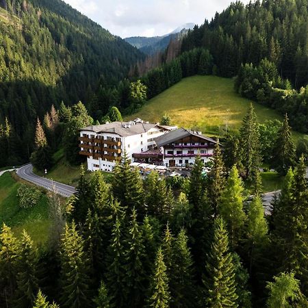 Ganischgerhof Mountain Resort & Spa Нова-Поненте Екстер'єр фото