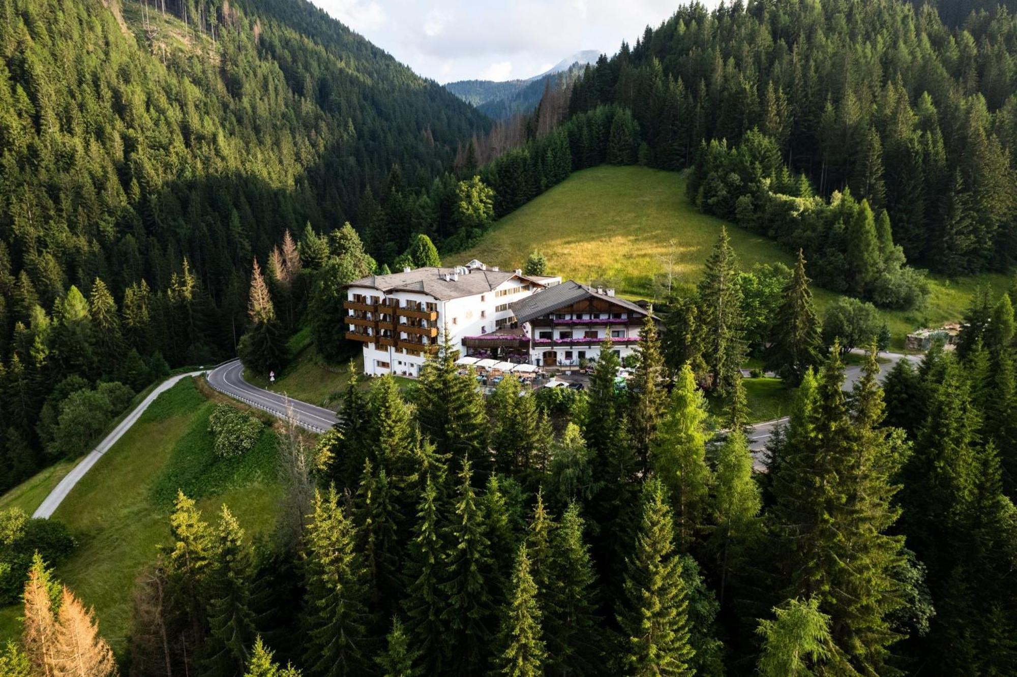 Ganischgerhof Mountain Resort & Spa Нова-Поненте Екстер'єр фото
